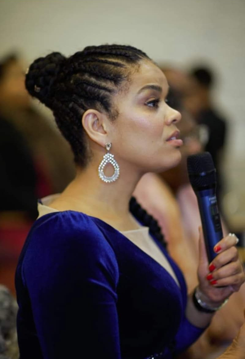 Balbina Neve interpreting at an international conference